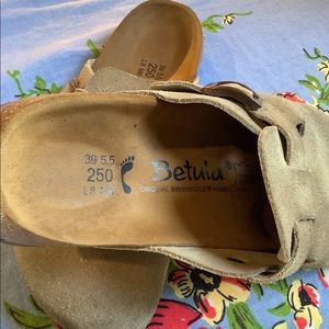 Birkenstock clogs size 8
